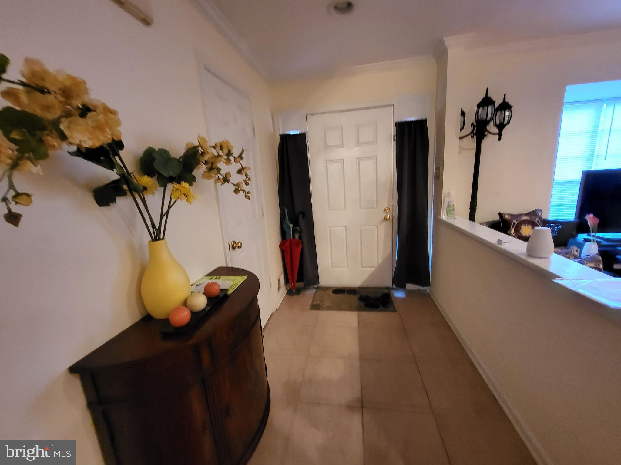 15135 Deer Valley Terrace Silver Spring, MD 20906 - Photo 2 of 28 HALLWAY