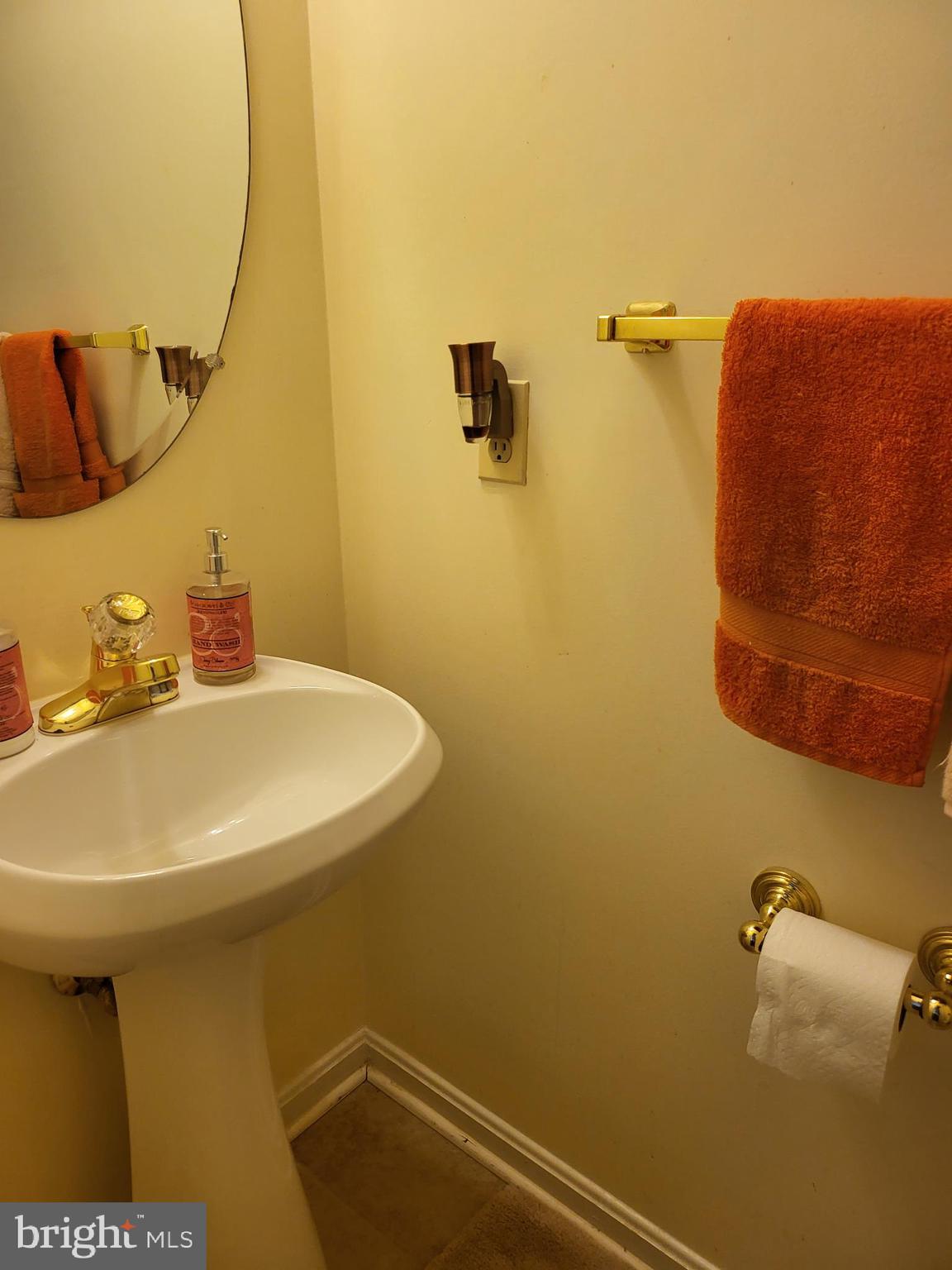 15135 Deer Valley Terrace Silver Spring, MD 20906 - Photo 3 of 28 Half Bath first floor