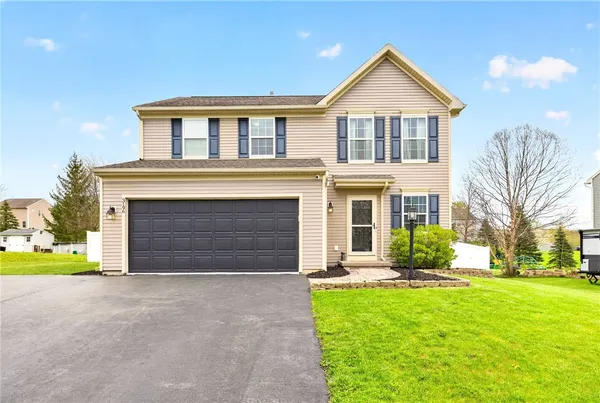 $349,900 | 3196 Peacock Circle, Macedon, NY 14502