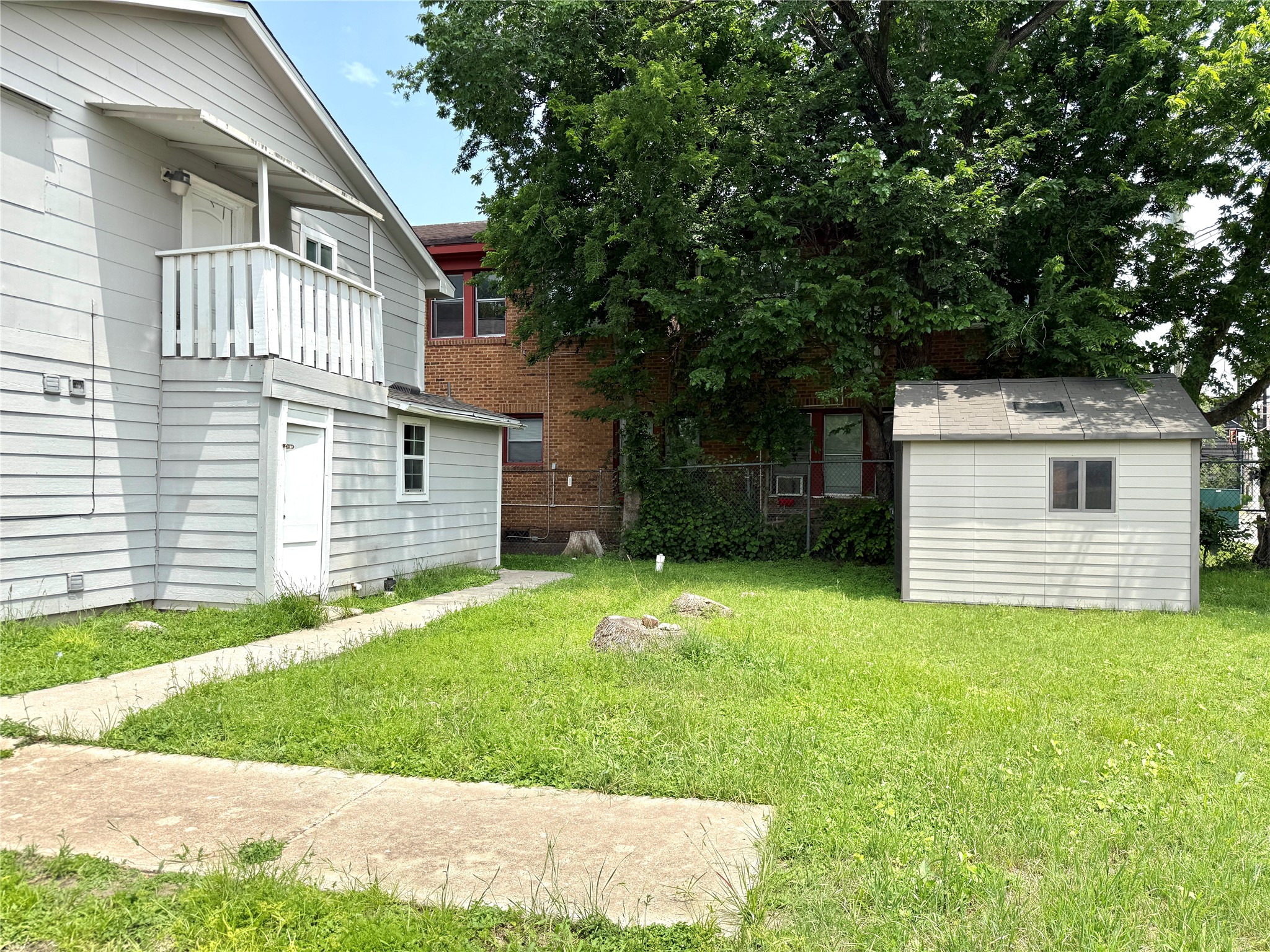 421 Sidney Street, Unit 1 Houston, TX 77003 - Photo 12 of 20 Backyard unit 1
