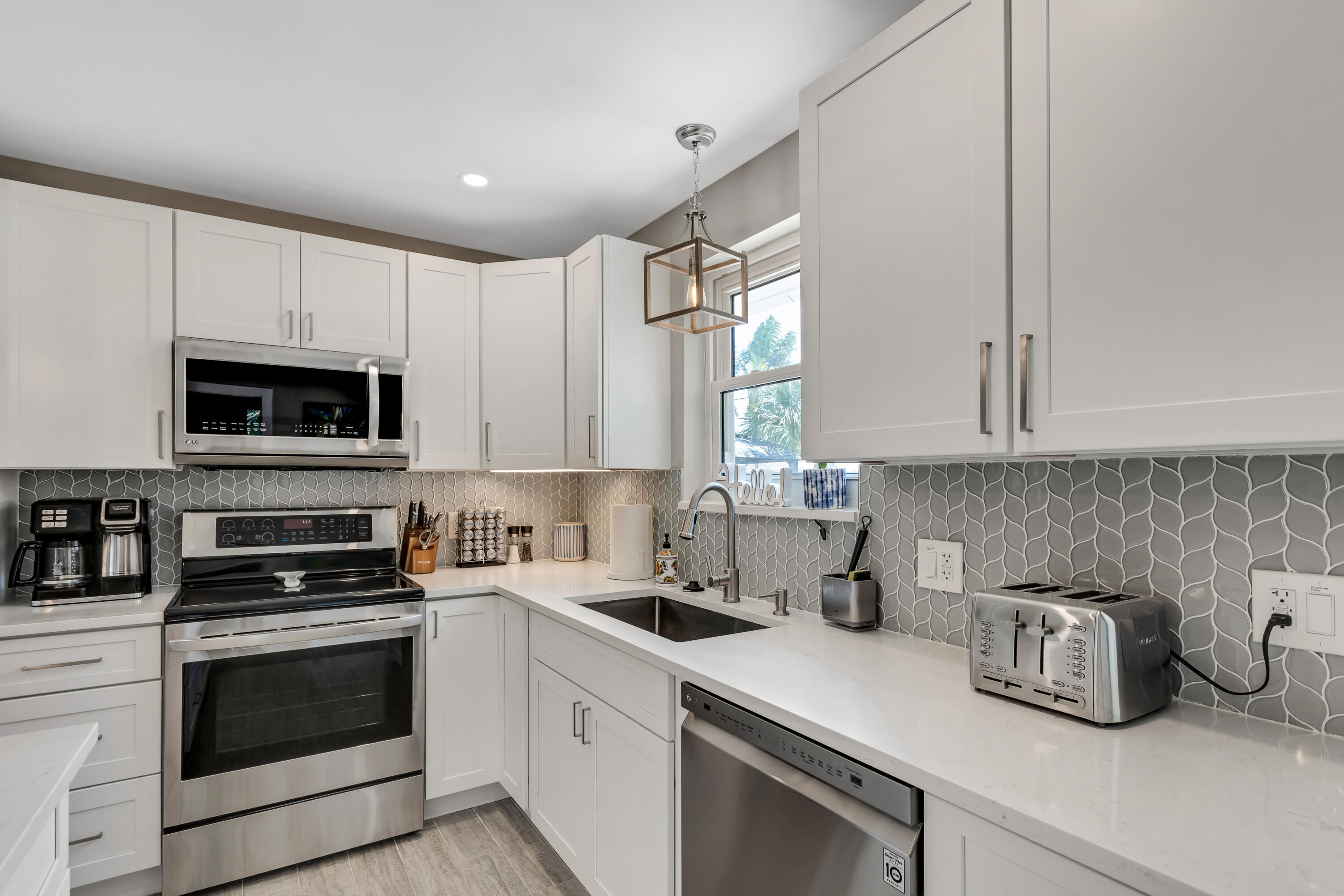 47 Ridgewood Circle Tequesta, FL 33469 - Photo 17 of 29 r93MIxov08-8U5A7558