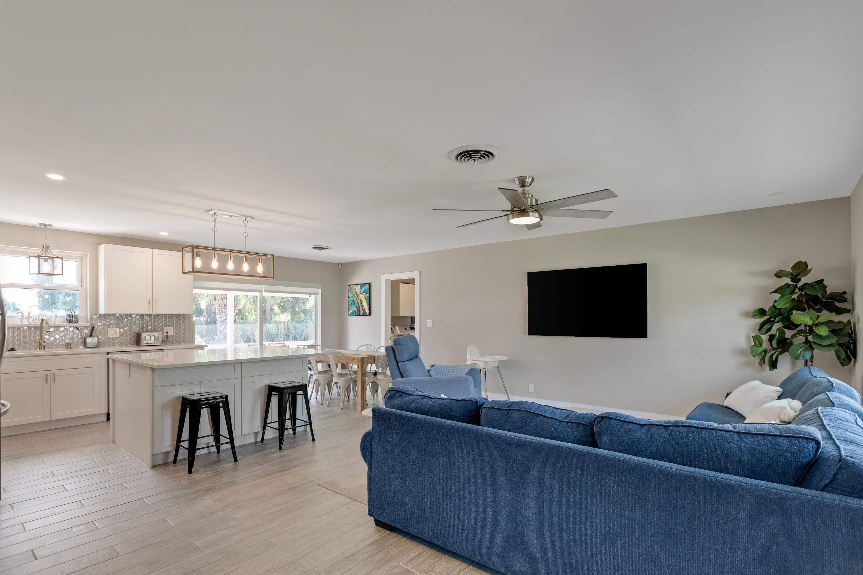 47 Ridgewood Circle Tequesta, FL 33469 - Photo 7 of 29 r93MIxov08-8U5A7525