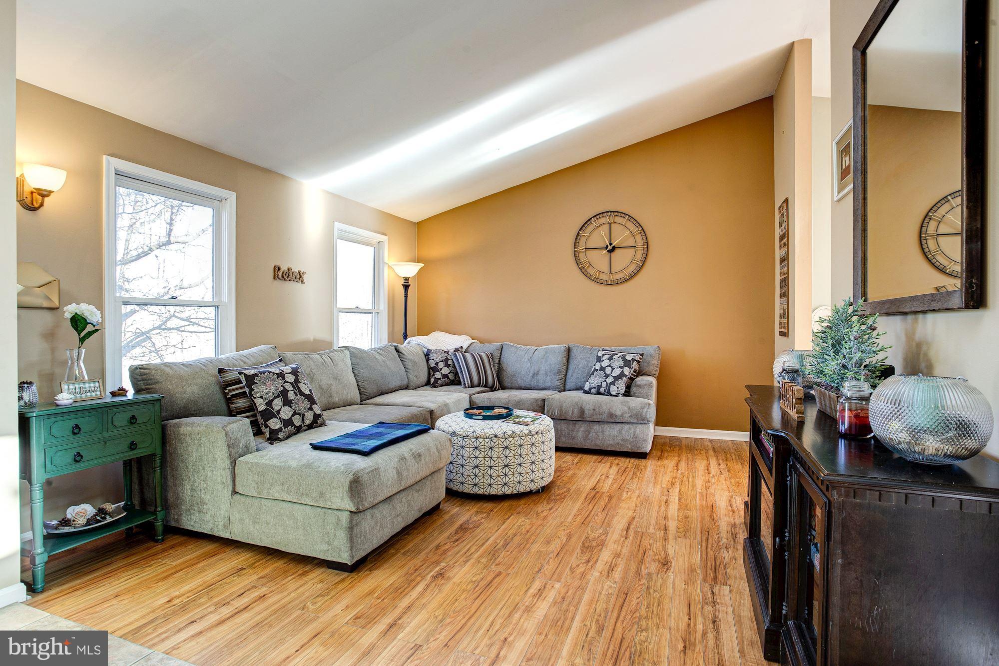 6527 Rimrock Road New Market, MD 21774 - Photo 3 of 32 Living Room