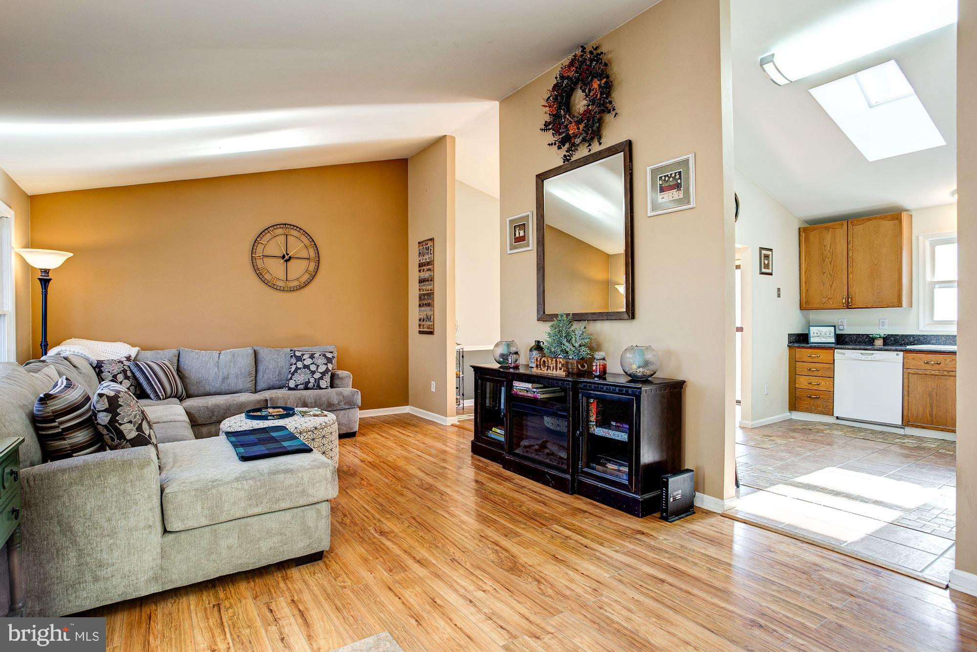 6527 Rimrock Road New Market, MD 21774 - Photo 4 of 32 Living Room