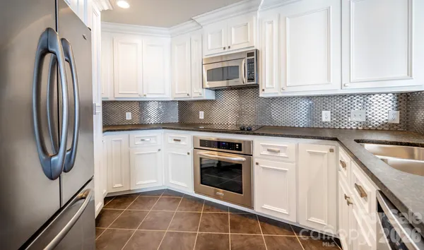 $859,000 | 17925 Kings Point Drive, Unit B, Cornelius, NC 28031