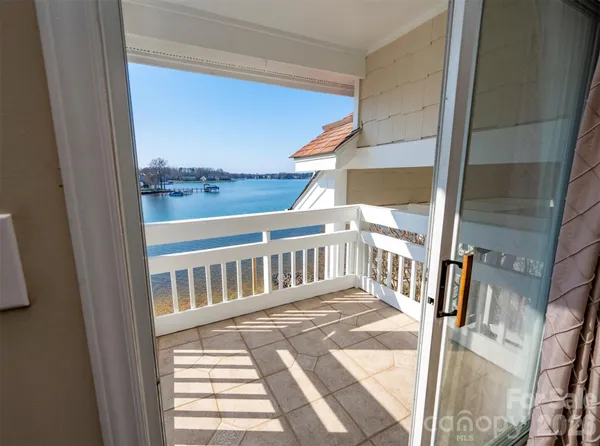 $859,000 | 17925 Kings Point Drive, Unit B, Cornelius, NC 28031