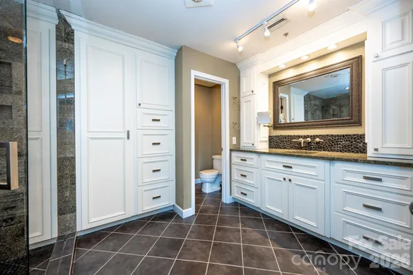 $859,000 | 17925 Kings Point Drive, Unit B, Cornelius, NC 28031