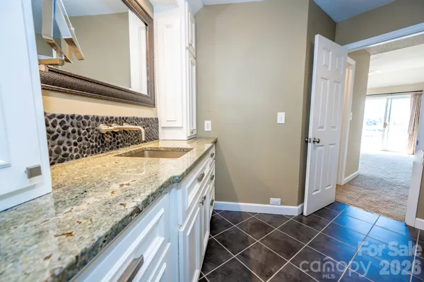 $859,000 | 17925 Kings Point Drive, Unit B, Cornelius, NC 28031