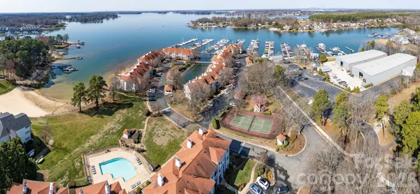 $859,000 | 17925 Kings Point Drive, Unit B, Cornelius, NC 28031