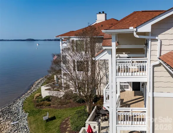 $859,000 | 17925 Kings Point Drive, Unit B, Cornelius, NC 28031