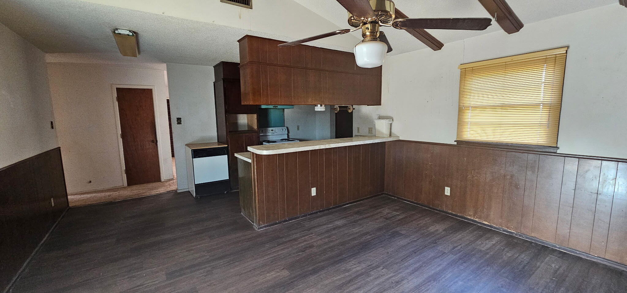 1612 69th Street Lubbock, TX 79412 - Photo 3 of 9 5273646578977238159