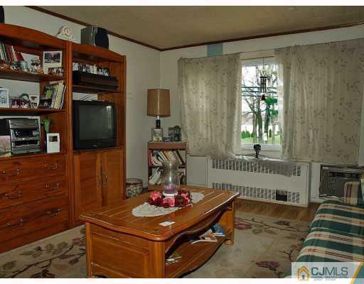 52B Garfield Park Edison, NJ 08837 - Photo 4 of 10