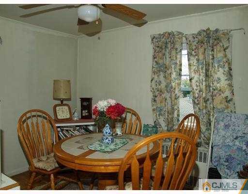 52B Garfield Park Edison, NJ 08837 - Photo 5 of 10