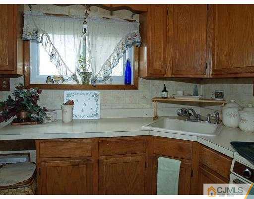 52B Garfield Park Edison, NJ 08837 - Photo 6 of 10