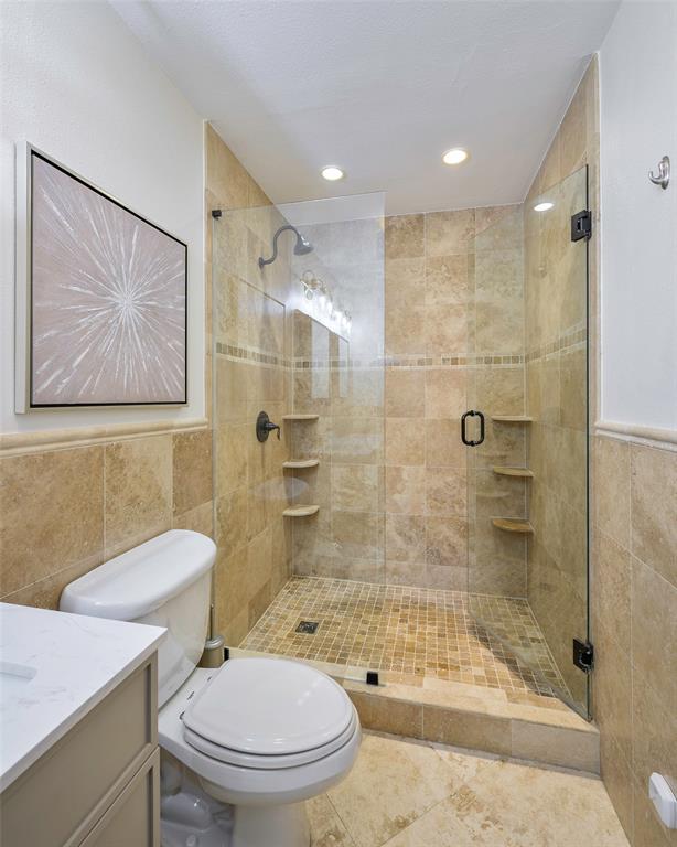 5810 Galaxie Road Garland, TX 75044 - Photo 16 of 33 a bathroom with a toilet and shower