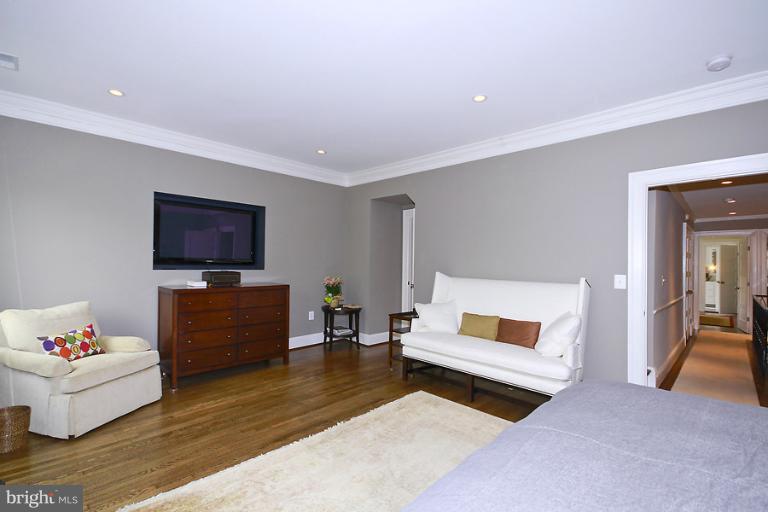 1736 R Street Northwest Washington, DC 20009 - Photo 14 of 30 Bedroom (Master)