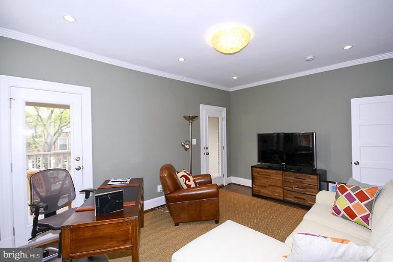 1736 R Street Northwest Washington, DC 20009 - Photo 16 of 30 Bedroom