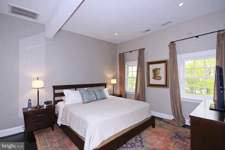 1736 R Street Northwest Washington, DC 20009 - Photo 18 of 30 Bedroom