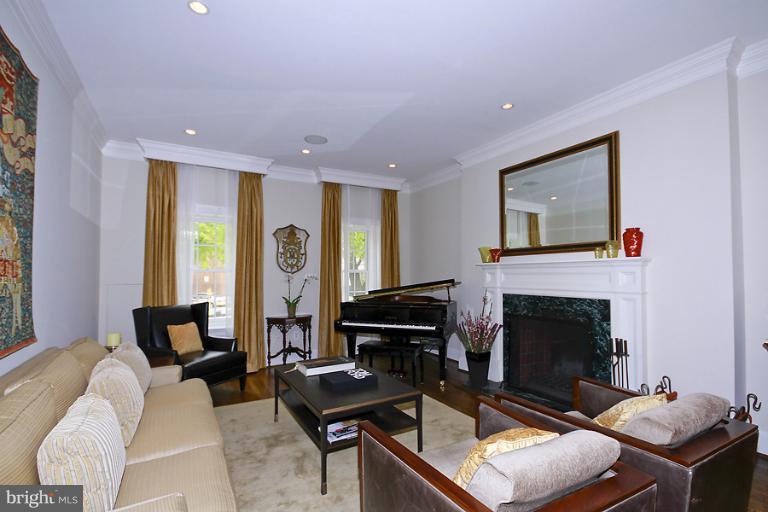 1736 R Street Northwest Washington, DC 20009 - Photo 19 of 30 Living Room
