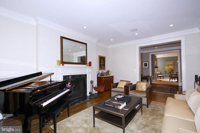 1736 R Street Northwest Washington, DC 20009 - Photo 21 of 30 Living Room