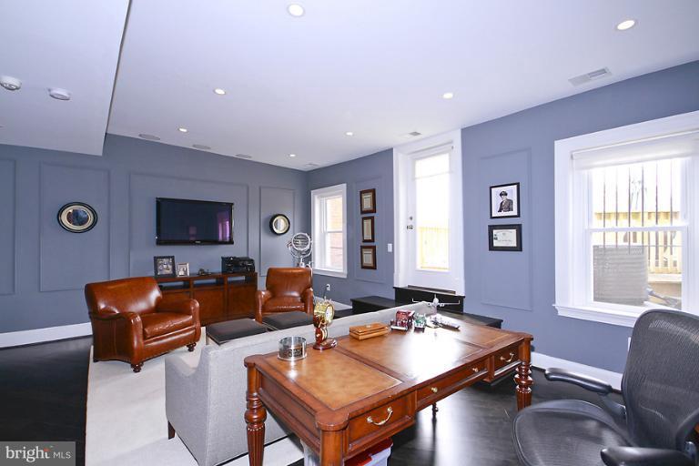 1736 R Street Northwest Washington, DC 20009 - Photo 26 of 30 Family Room
