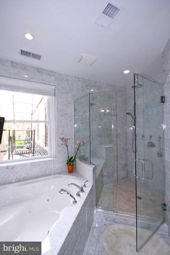 1736 R Street Northwest Washington, DC 20009 - Photo 7 of 30 Bath (Master)