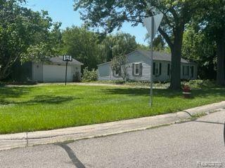 819 Francis Street Rochester Hills, MI 48307 - Photo 3 of 25