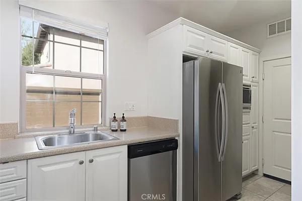 $4,050 | 8 Iceberg Rose, Irvine, CA 92620