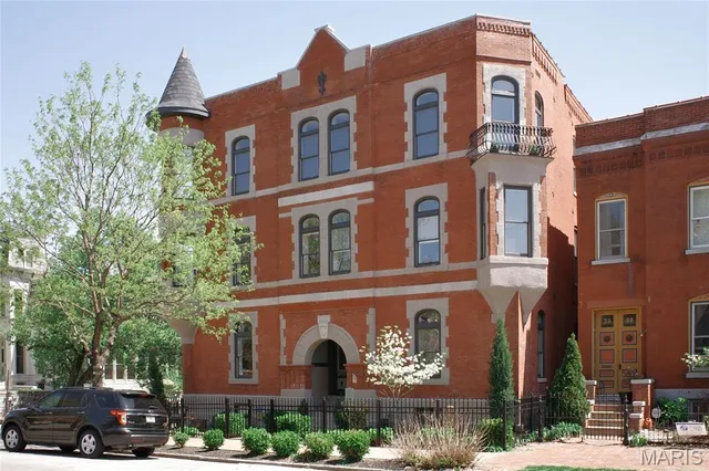 $375,000 | 2330 South 12th Street, Unit 102, St. Louis, MO 63104