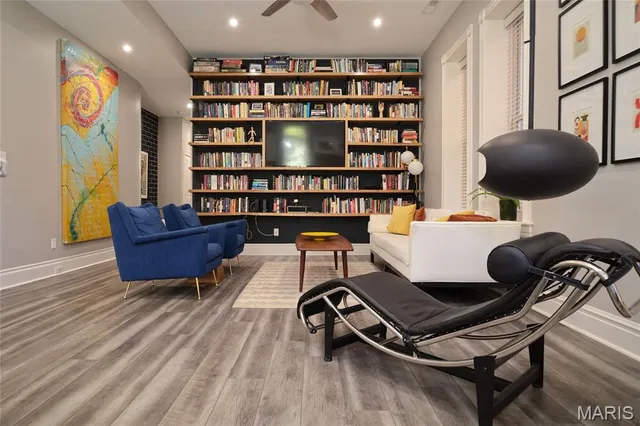 $375,000 | 2330 South 12th Street, Unit 102, St. Louis, MO 63104