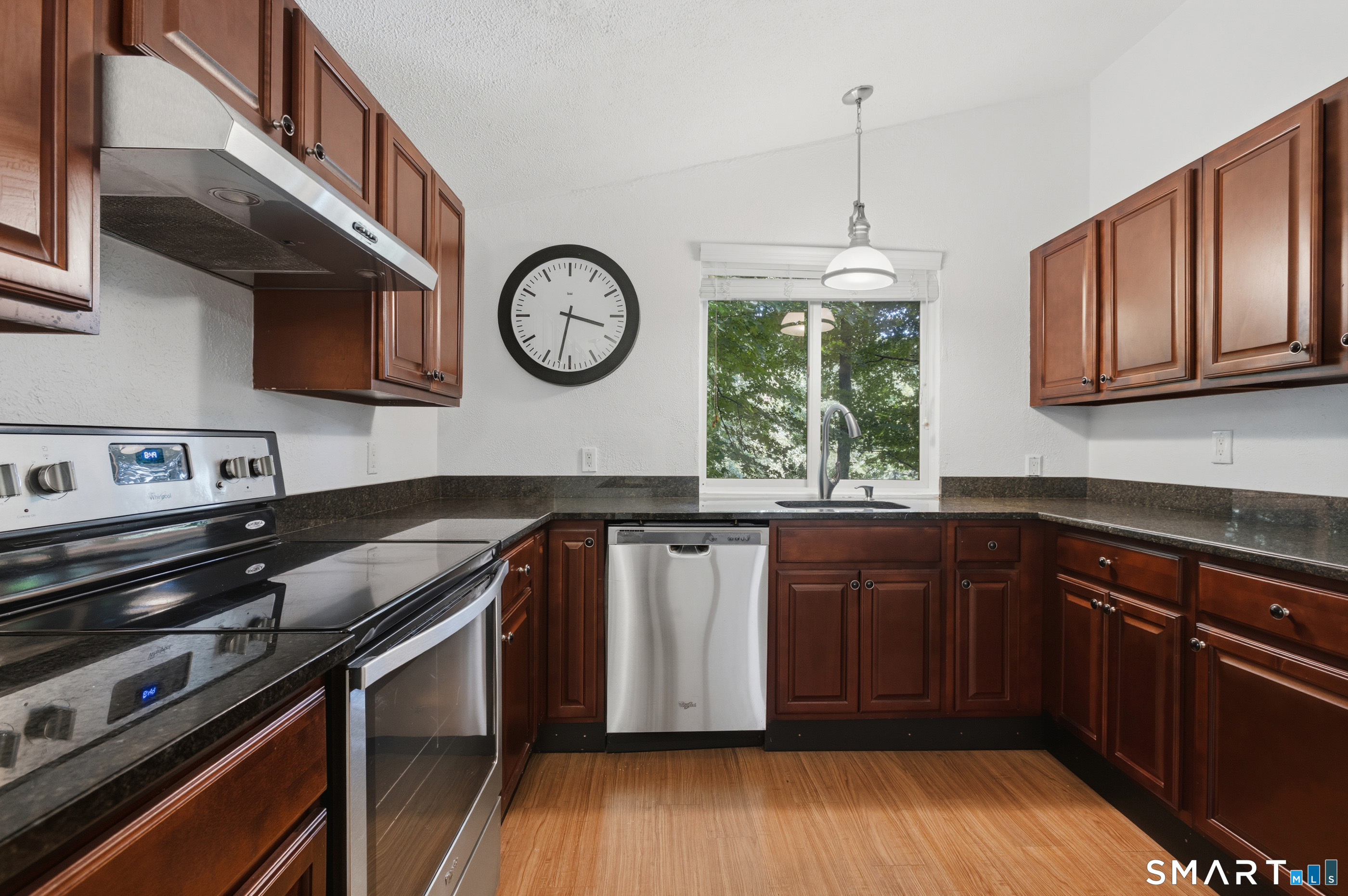4 Beach Road Danbury, CT 06811 - Photo 13 of 39