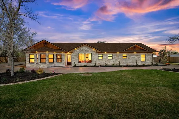 $699,900 | 1404 South Robinson Drive, Robinson, TX 76706
