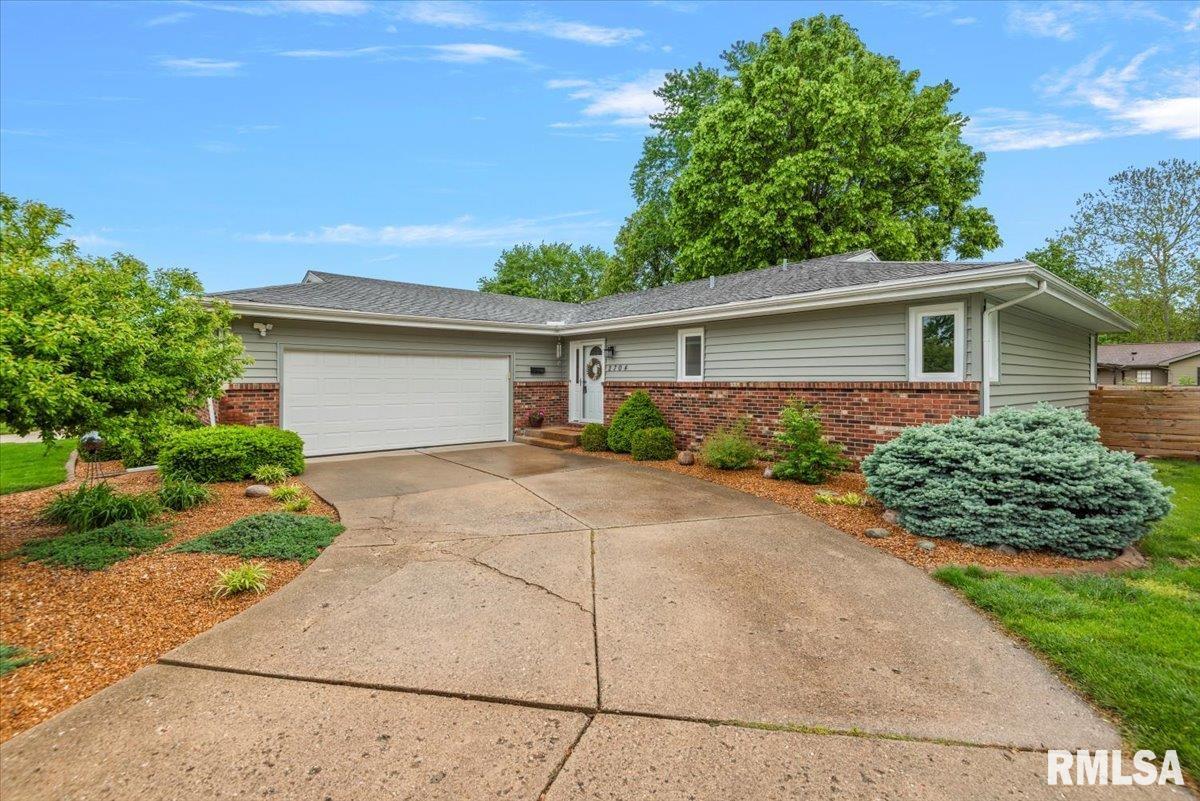 2704 Interlacken Road Springfield, IL 62704 - Photo 1 of 36