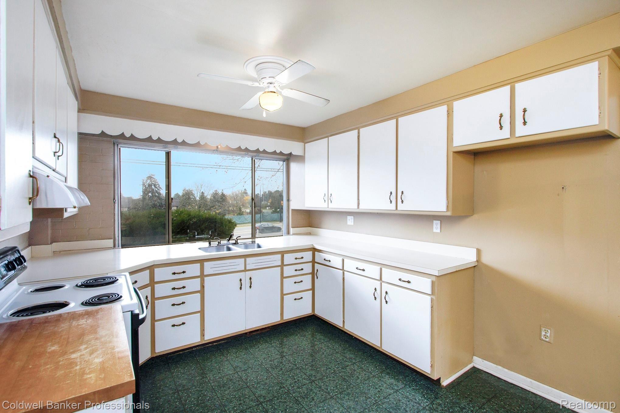 950 West Tienken Road Rochester, MI 48306 - Photo 9 of 36 0N2A4135.jpg