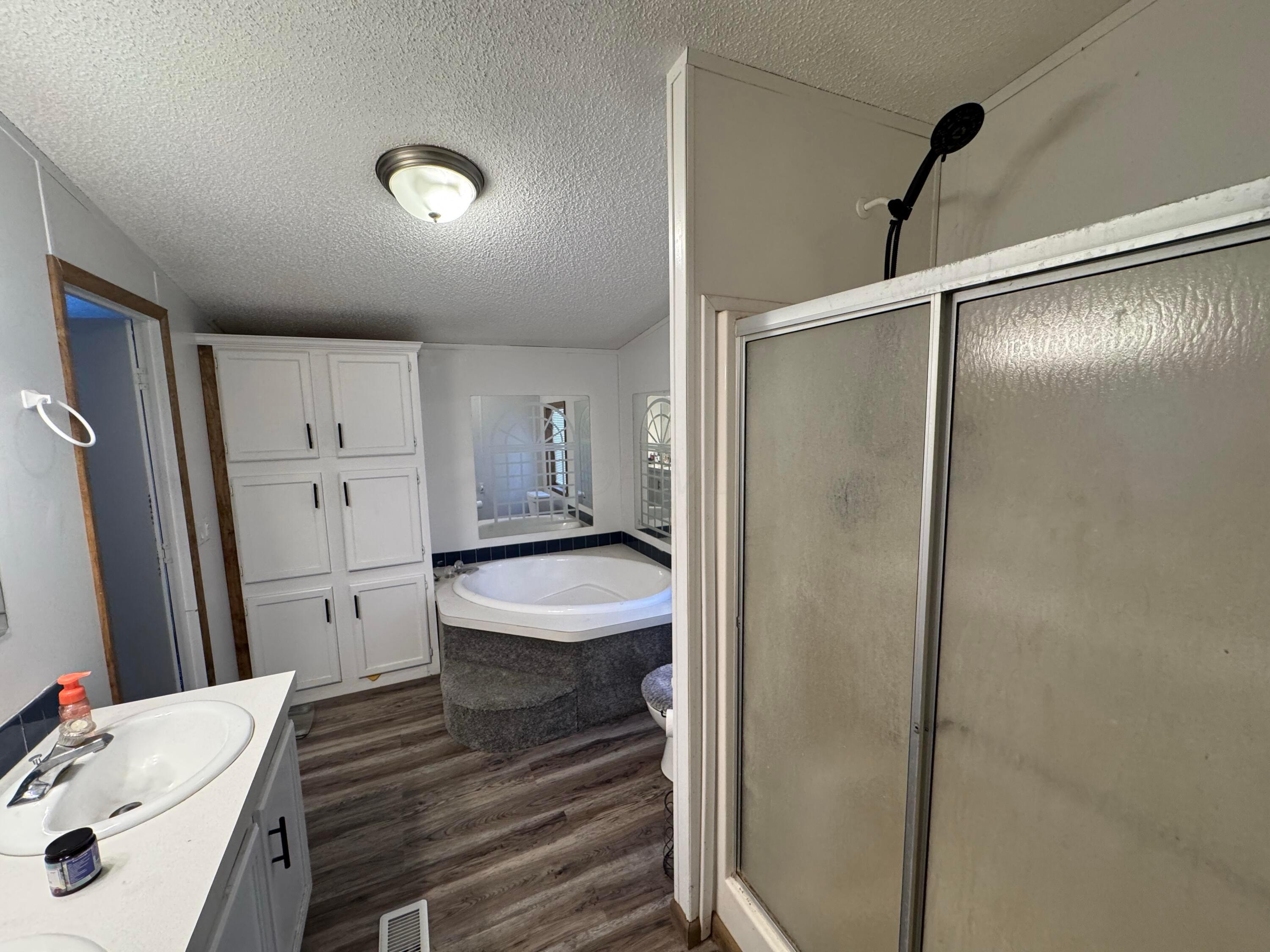 18670 Griffith Road Logan, OH 43138 - Photo 18 of 23 18670 Master Bath view 2