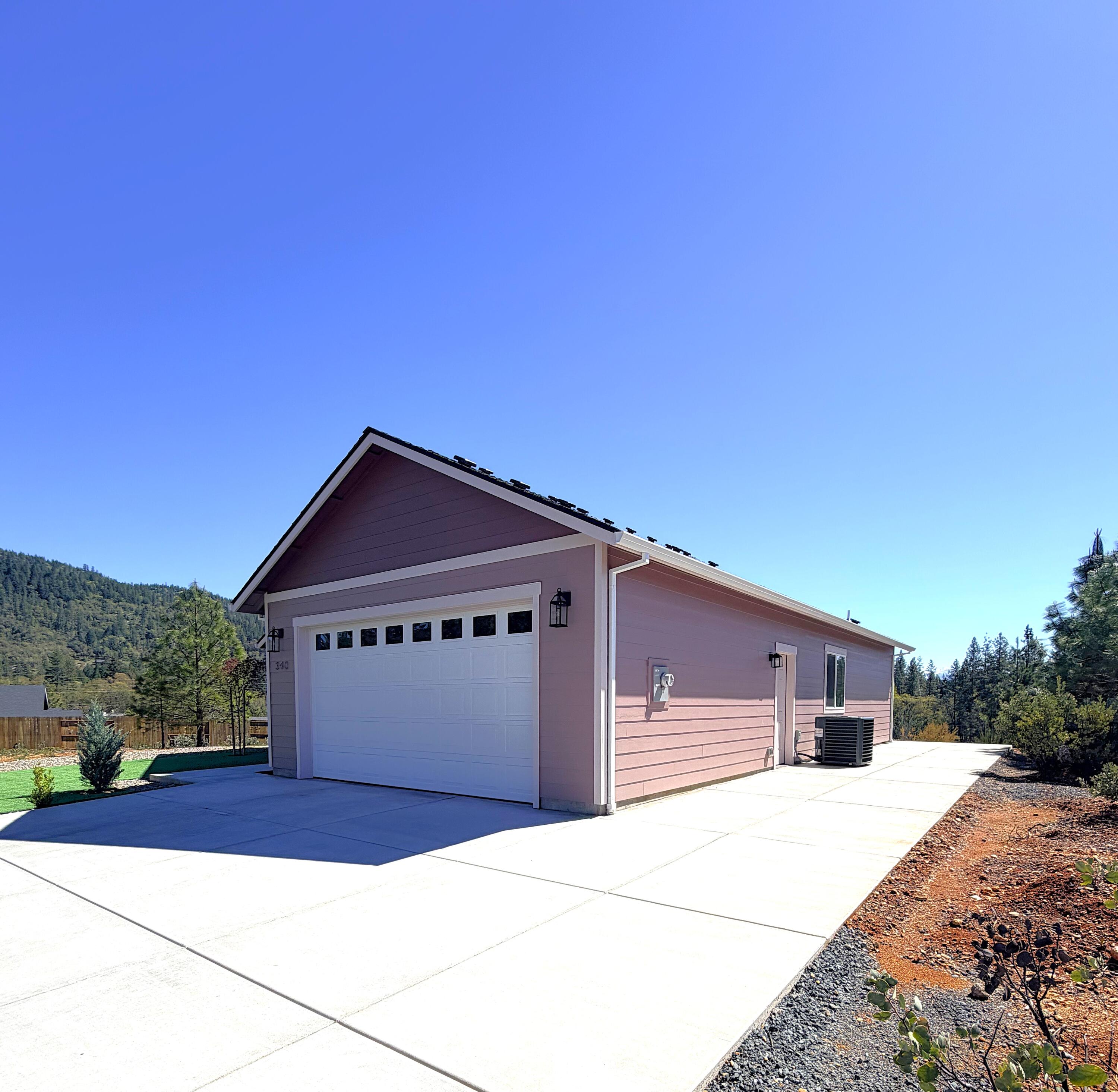 340 Cedar Ridge Drive Cave Junction, OR 97523 - Photo 3 of 37 exterior 3
