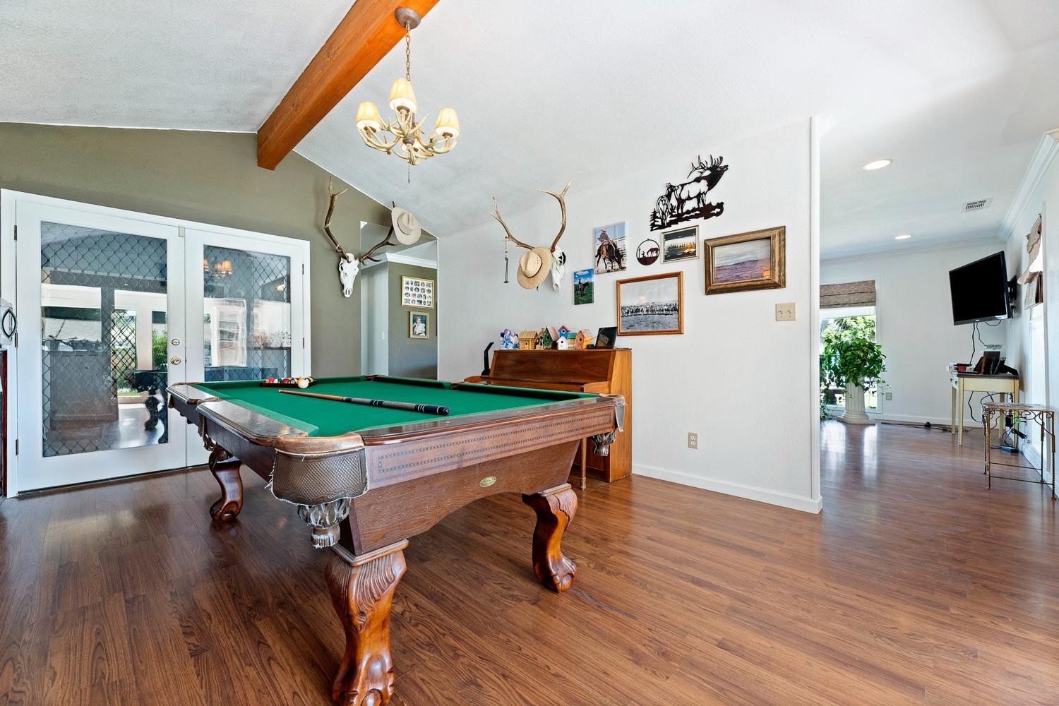 305 Monroe Street Coalinga, CA 93210 - Photo 18 of 53 a room with furniture and a table