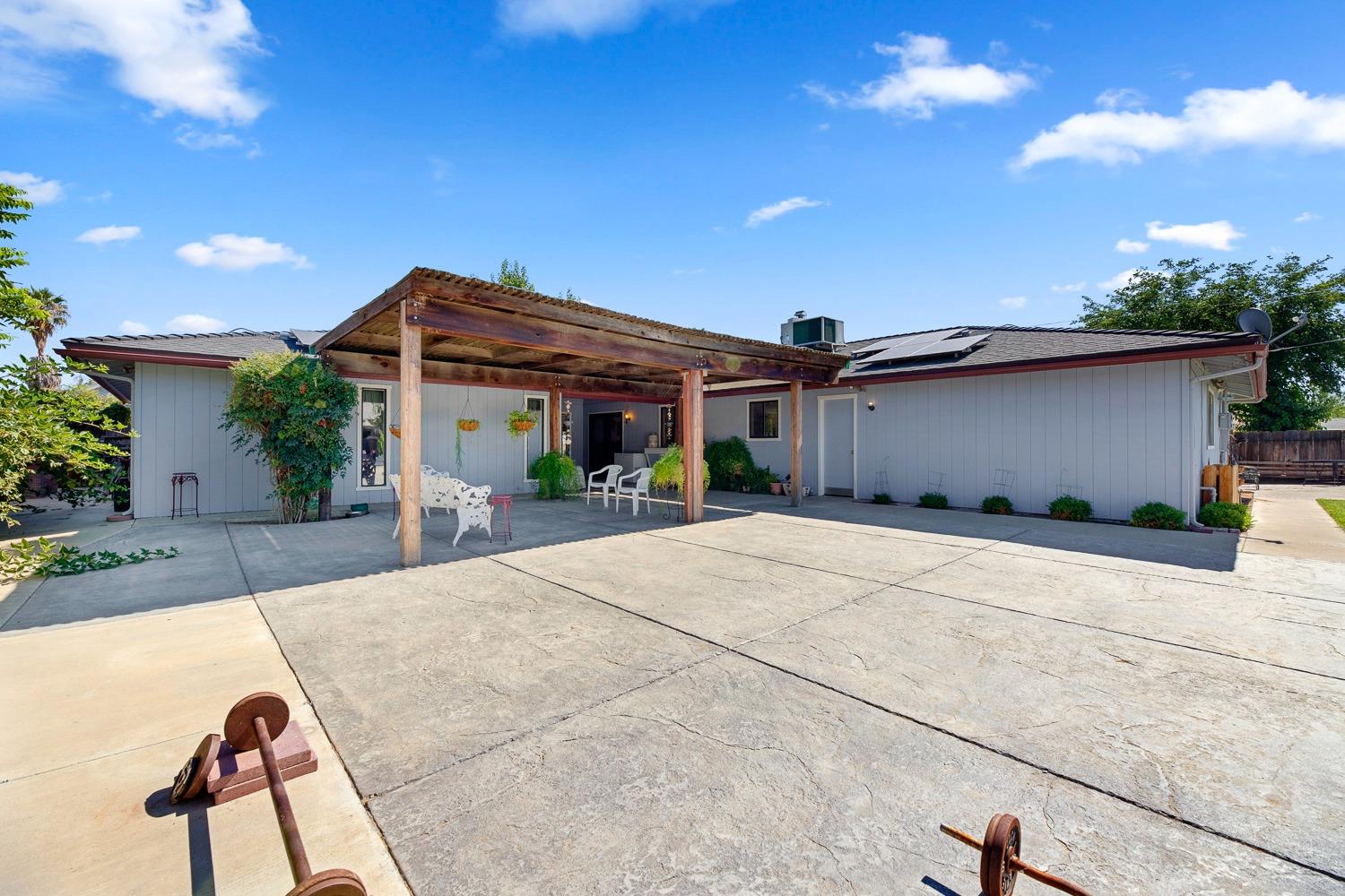 305 Monroe Street Coalinga, CA 93210 - Photo 37 of 53 a front view of a house with a garden