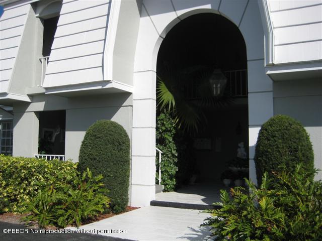 2175 Ibis Isle Road, Unit 4 Palm Beach, FL 33480 - Photo 2 of 9 a view of a back yard of the house