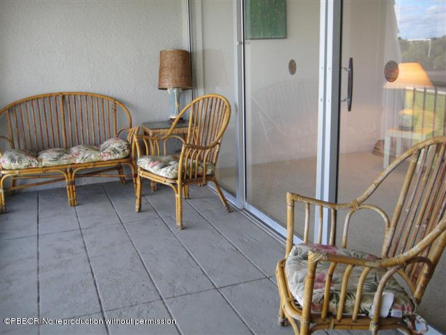 2175 Ibis Isle Road, Unit 4 Palm Beach, FL 33480 - Photo 9 of 9 a balcony with chairs and table