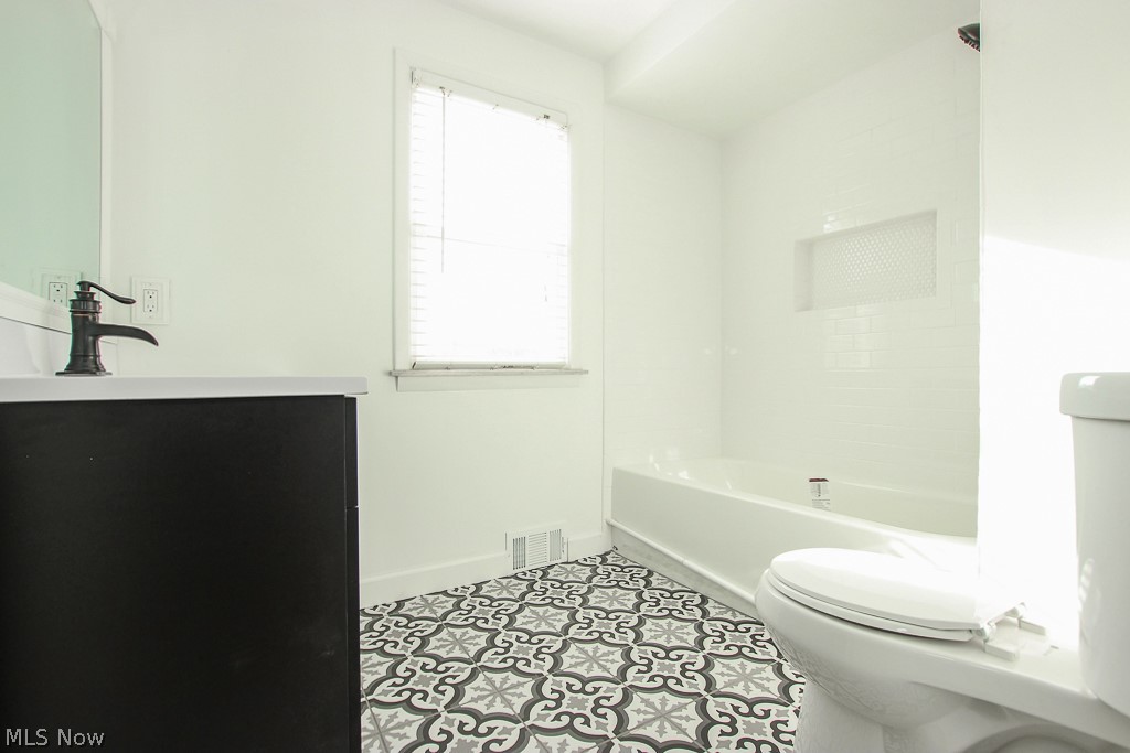 4242 Stonehaven Road Cleveland, OH 44121 - Photo 17 of 35