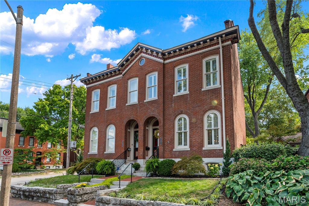 2002 Rutger Street St. Louis, MO 63104 - Photo 1 of 33