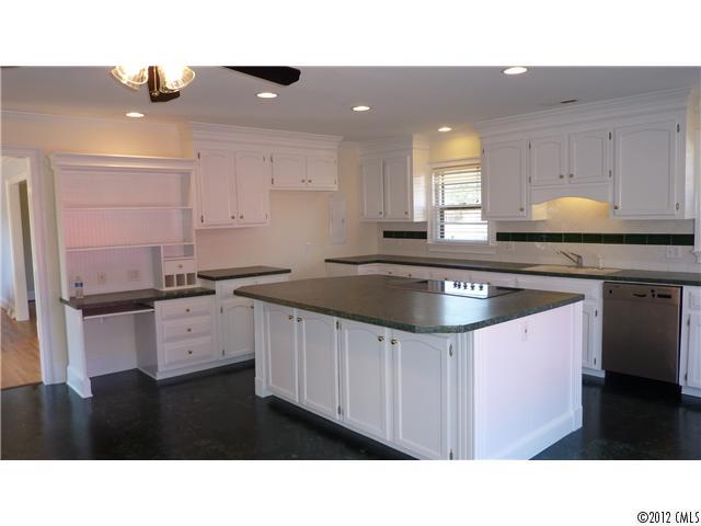 421 Fielding Road Charlotte, NC 28214 - Photo 3 of 16 Gallery Image 3