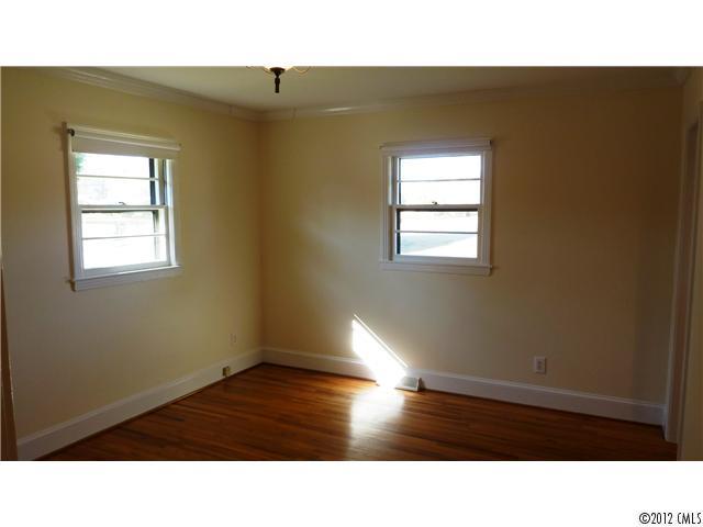 421 Fielding Road Charlotte, NC 28214 - Photo 7 of 16 Gallery Image 7