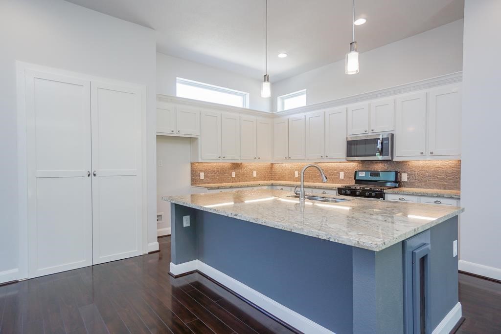 3351 Kilgore Street Houston, TX 77021 - Photo 14 of 25 a kitchen with stainless steel appliances granite countertop a sink stove and refrigerator