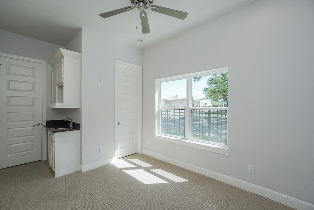 3351 Kilgore Street Houston, TX 77021 - Photo 23 of 25 an empty room with windows
