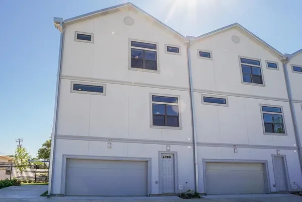 a view of a house with entryway