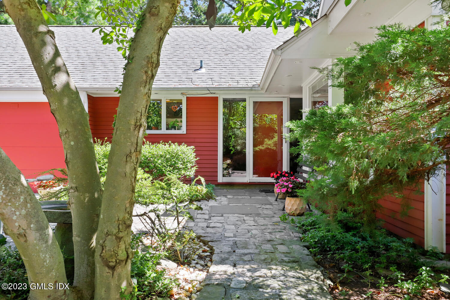 236 Riverside Avenue Riverside, CT 06878 - Photo 4 of 40 a front view of a house with garden