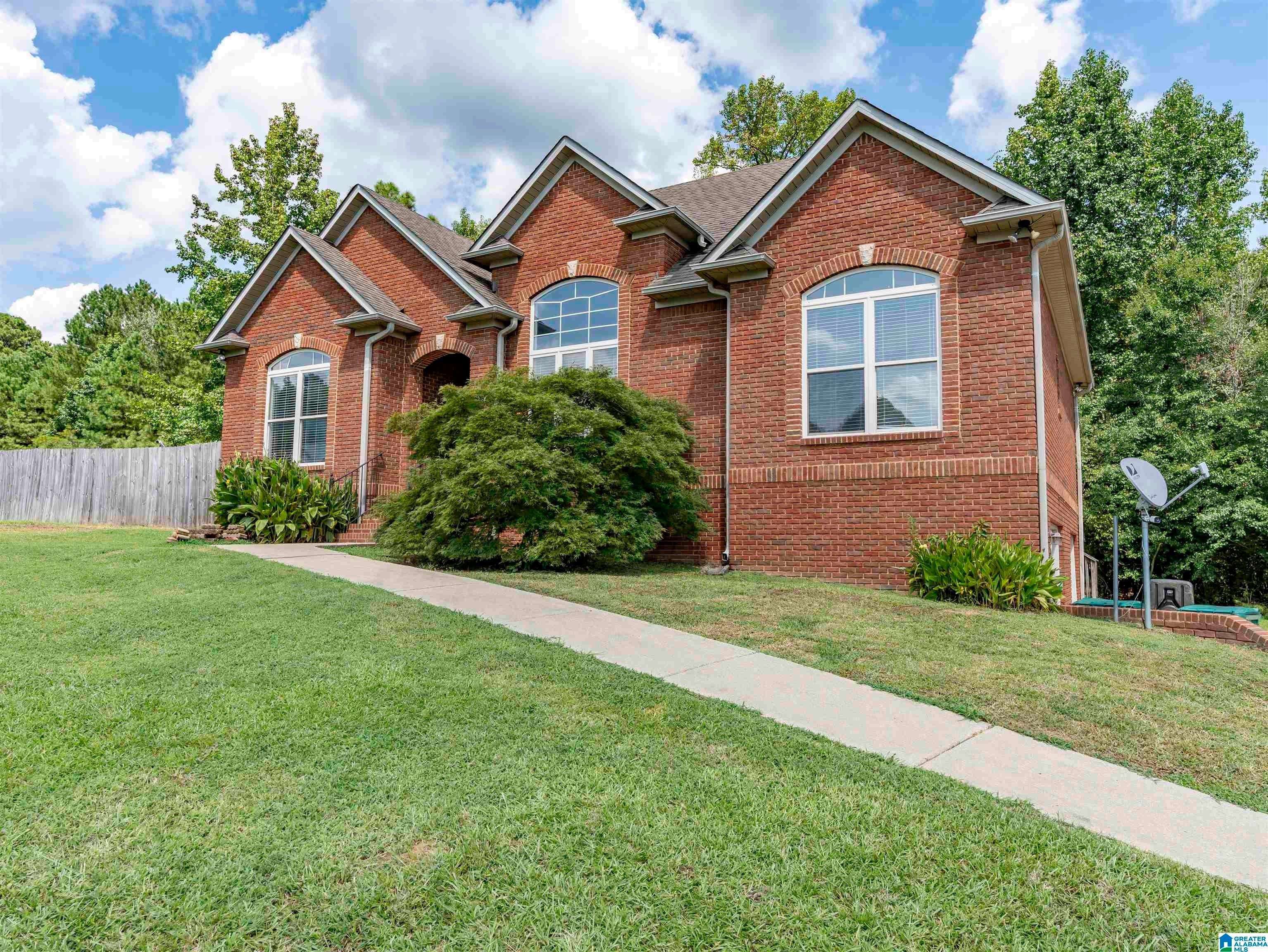 810 Ridgefield Way Odenville, AL 35120 - Photo 3 of 39 Gallery Image 3