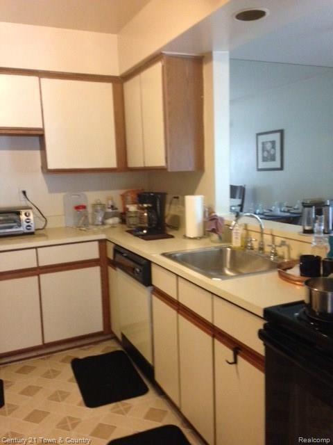 27460 Evergreen Road Lathrup Village, MI 48076 - Photo 8 of 19